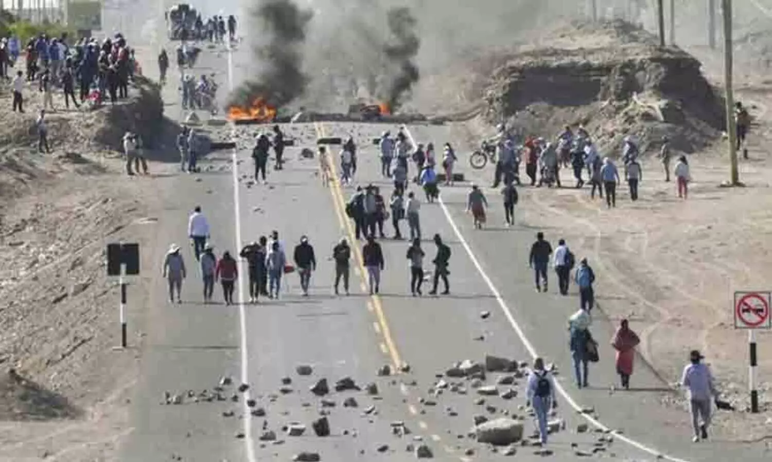 Protests against the president: State of emergency in Peru