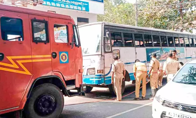 ആലപ്പുഴ-തണ്ണീർമുക്കം റോഡ്​; ട്രാഫിക് സുരക്ഷയിൽ ആശങ്ക
