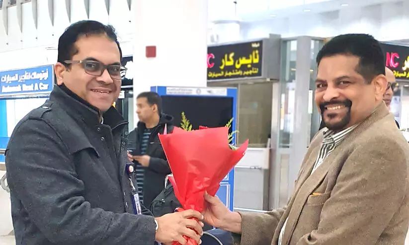 ഡോ. ദേവിദാസ് ഷെട്ടി സാല്മിയ സൂപ്പര് മെട്രോയില് ചാര്ജെടുത്തു ഡോ. ദേവിദാസ് ഷെട്ടി സാല്മിയ സൂപ്പര് മെട്രോയില് ചാര്ജെടുത്തു