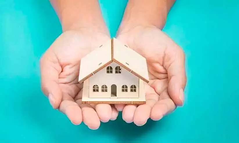 ഇ​നി സു​ര​ക്ഷി​ത​മാ​യി അ​ന്തി​യു​റ​ങ്ങാം; വെ​ള്ളൂ​രി​ൽ ലൈ​ഫ് പ​ദ്ധ​തി​യി​ൽ നി​ർ​മി​ച്ച വീ​ടു​ക​ൾ കൈ​മാ​റി