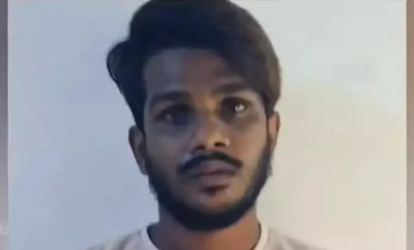 പൊലീസിനുനേരെ ബോംബെറിഞ്ഞ പ്രതി പിടിയിൽ; ഒളിവിൽ കഴിഞ്ഞ വീടിന്റെ ഉടമസ്ഥനെ തലക്കടിച്ച് കിണറ്റിൽ തള്ളി പൊലീസിനുനേരെ ബോംബെറിഞ്ഞ പ്രതി പിടിയിൽ; ഒളിവിൽ കഴിഞ്ഞ വീടിന്റെ ഉടമസ്ഥനെ തലക്കടിച്ച് കിണറ്റിൽ തള്ളി