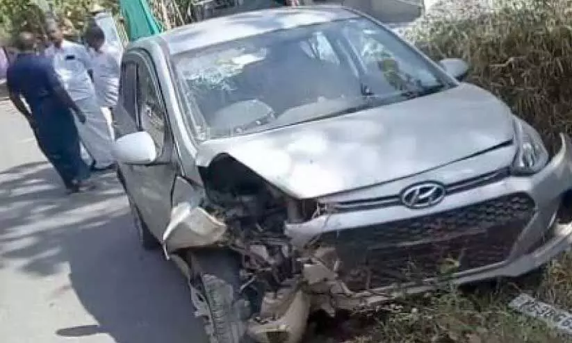 ഭാര്യക്ക് സ്വന്തം ചരമവാർത്ത അയച്ചുകൊടുത്ത യുവാവിന് കാറപകടത്തിൽ പരിക്ക് ഭാര്യക്ക് സ്വന്തം ചരമവാർത്ത അയച്ചുകൊടുത്ത യുവാവിന് കാറപകടത്തിൽ പരിക്ക്