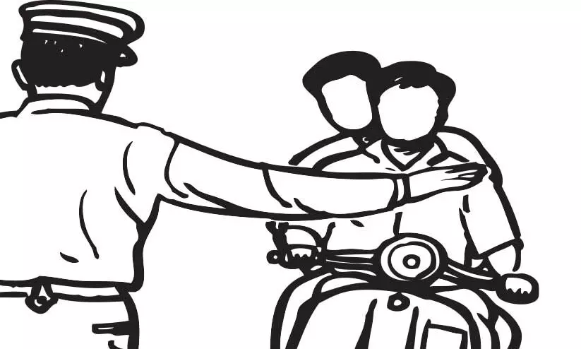 കാക്കിക്കണ്ണിലെ 500 കുട്ടിക്കറക്കങ്ങൾ കാക്കിക്കണ്ണിലെ 500 കുട്ടിക്കറക്കങ്ങൾ