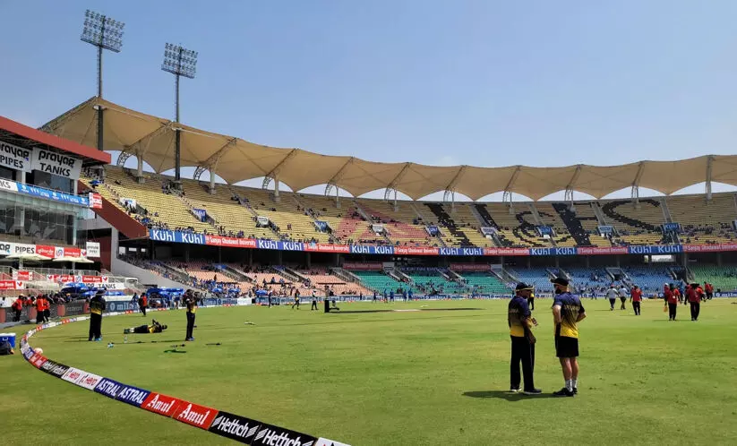 കാര്യവട്ടം ഏകദിനം; ഇന്ത്യക്ക് ബാറ്റിങ്; ടീമിൽ രണ്ടു മാറ്റങ്ങൾ കാര്യവട്ടം ഏകദിനം; ഇന്ത്യക്ക് ബാറ്റിങ്; ടീമിൽ രണ്ടു മാറ്റങ്ങൾ