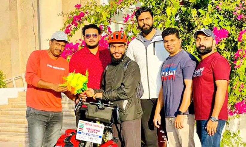 കേരളത്തിൽനിന്ന് സൈക്കിളിൽ ഈജിപ്തിലേക്ക്; ഹാഫിസ് സാബിതിന് സ്വീകരണം നൽകി കേരളത്തിൽനിന്ന് സൈക്കിളിൽ ഈജിപ്തിലേക്ക്; ഹാഫിസ് സാബിതിന് സ്വീകരണം നൽകി