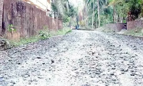 തുറയൂർ-കീഴരിയൂർ ബണ്ട് റോഡ് പ്രവൃത്തി നിലച്ചു; നാട്ടുകാർ പ്രതിഷേധത്തിൽ