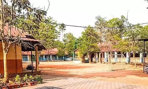 സ്വന്തം സ്‌കൂളിന്​ അവഗണന; വി.ആര്‍.എസിനൊരുങ്ങി അധ്യാപിക, ആശ്വസിപ്പിച്ച്​ മന്ത്രി