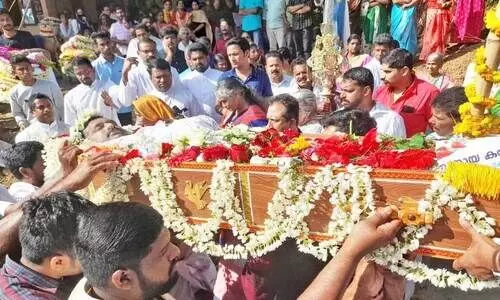 കടുവ ആക്രമണത്തിൽ ജീവൻ പൊലിഞ്ഞ കർഷകന് നാടിന്‍റെ അന്ത്യാഞ്ജലി