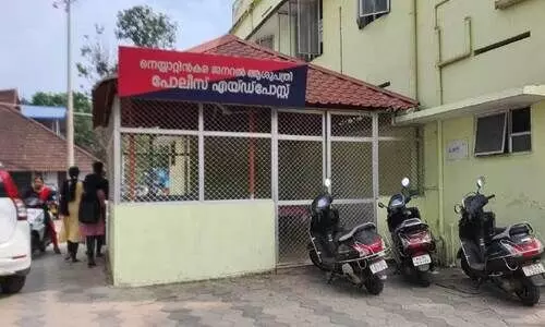 നെ​യ്യാ​റ്റി​ൻ​ക​ര ജ​ന​റ​ൽ ആ​ശു​പ​ത്രി​യി​ലെ എ​യ്ഡ്പോ​സ്റ്റി​ൽ പൊ​ലീ​സി​ന്‍റെ സേ​വ​നം തോ​ന്നി​യ​പ​ടി