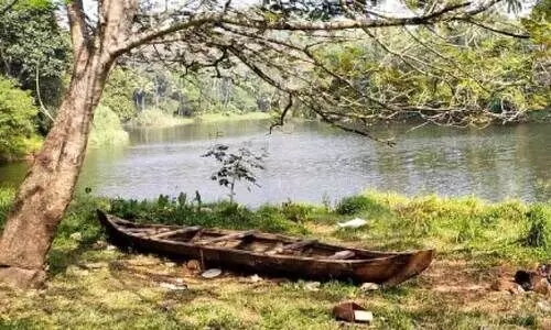 സര്ക്കാര് കടവുകളിലെ കടത്തുവള്ള സര്വിസ് നിലച്ചു സര്ക്കാര് കടവുകളിലെ കടത്തുവള്ള സര്വിസ് നിലച്ചു