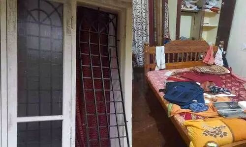 വീടുകളിൽ കവർച്ച