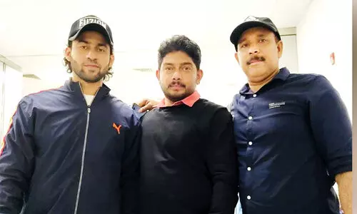 നി​യ​മ​ക്കു​രു​ക്കി​ല​ക​പ്പെ​ട്ട പ്ര​വാ​സി​ക്ക് തു​ണ​യാ​യി മൂ​വ​ർ സം​ഘം