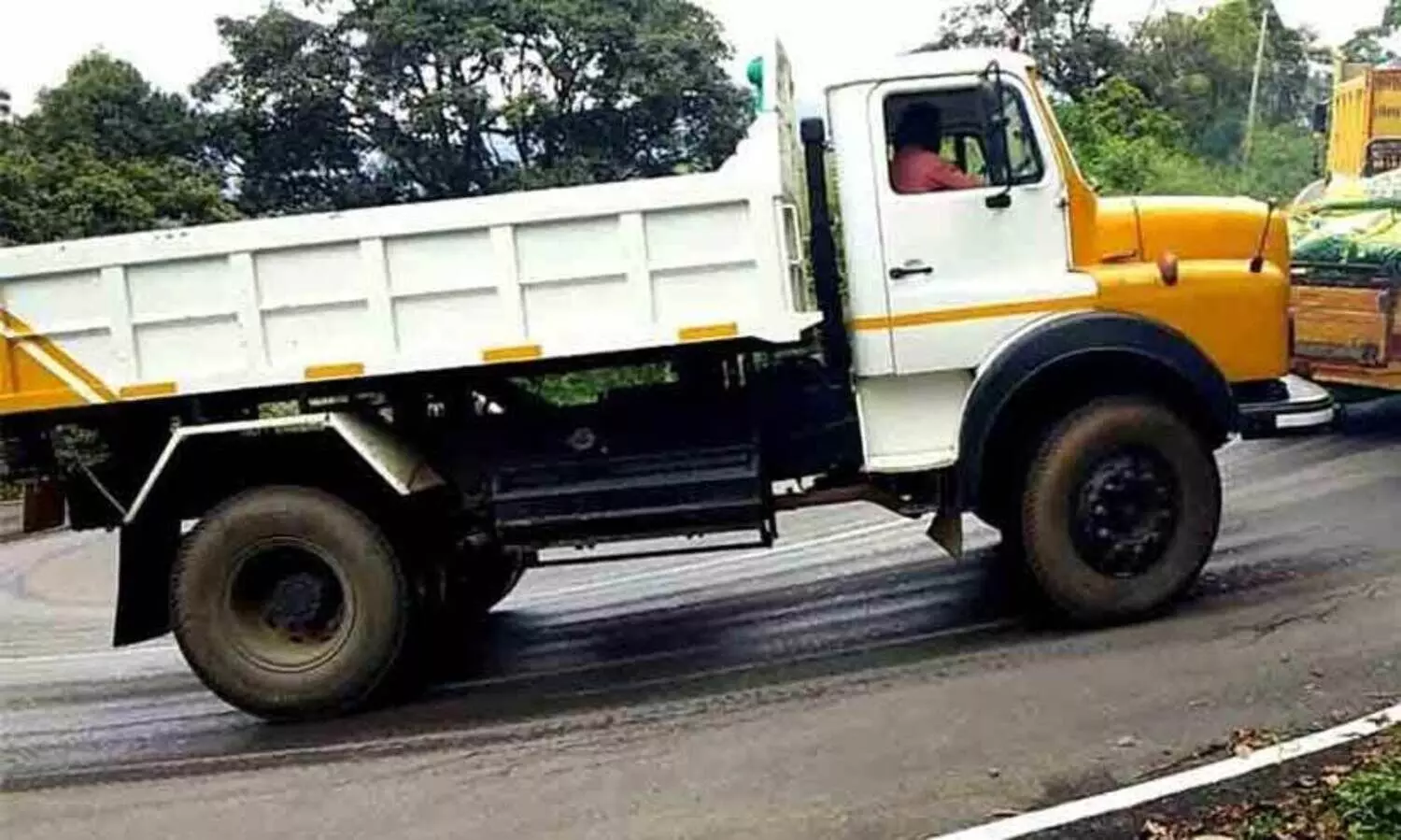 കൊട്ടാരക്കര മേഖലയിൽ ടിപ്പർ ലോറികളുടെ മരണപ്പാച്ചിൽ