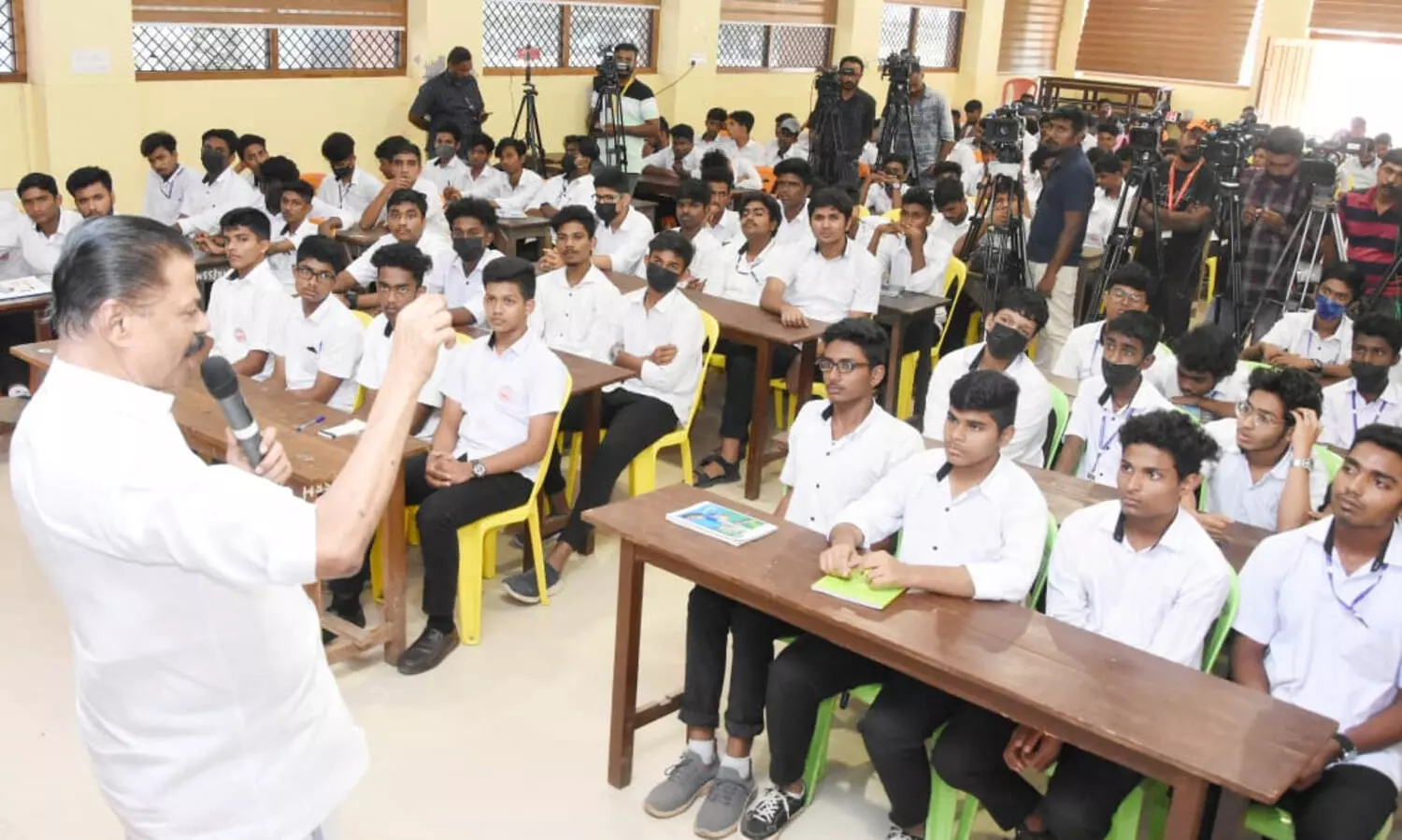 അടിയന്തരാവസ്ഥക്കാലത്തെ ജയിൽവാസമാണ് തന്നെ രാഷ്‌ട്രീയക്കാരനാക്കി മാറ്റിയതെന്ന് എം.വി ഗോവിന്ദൻ