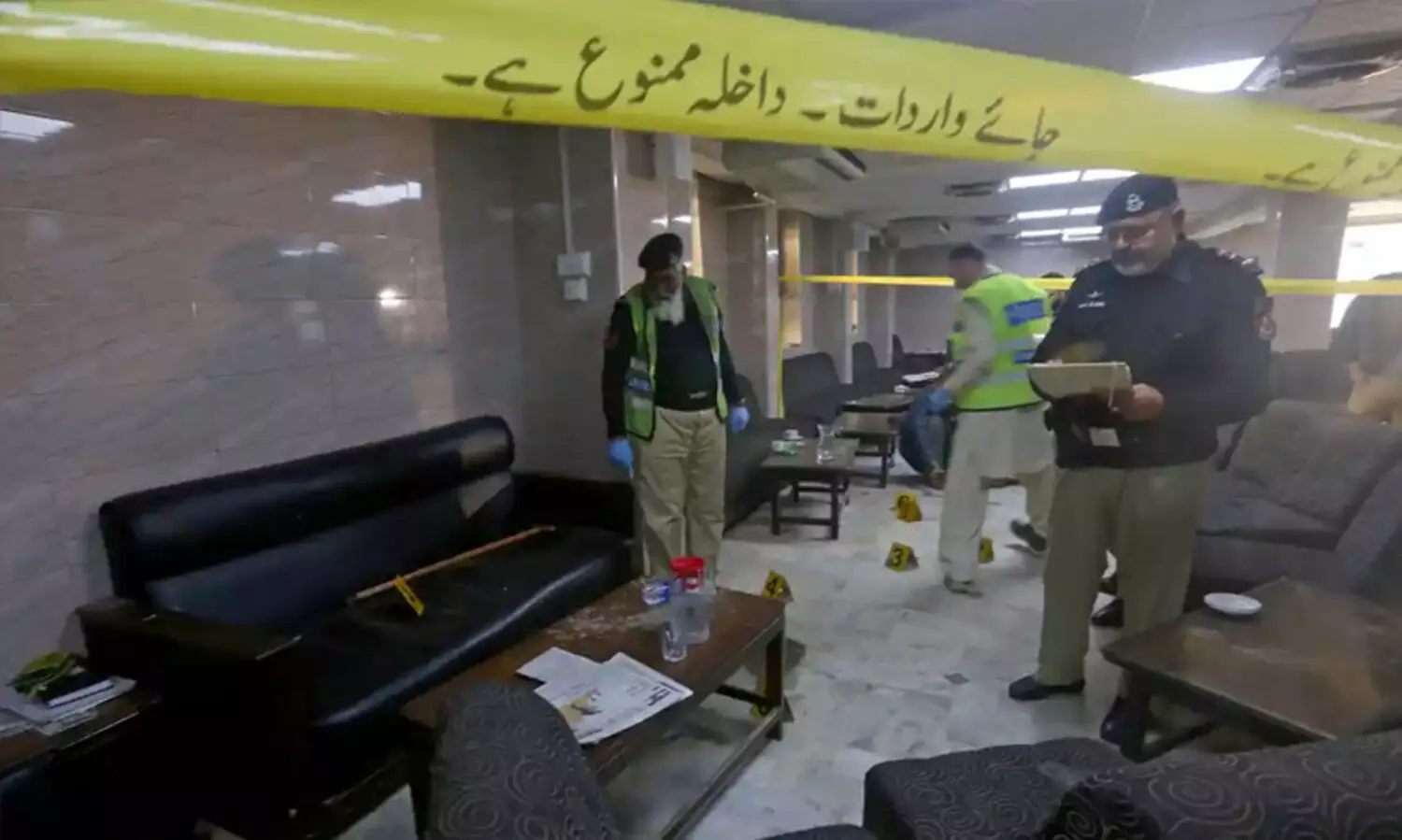 പാ​കി​സ്താ​നി​ൽ പ്ര​മു​ഖ അ​ഭി​ഭാ​ഷ​ക​ൻ ഹൈ​കോ​ട​തി​ മു​റി​യി​ൽ വെ​ടി​യേ​റ്റു മ​രി​ച്ചു