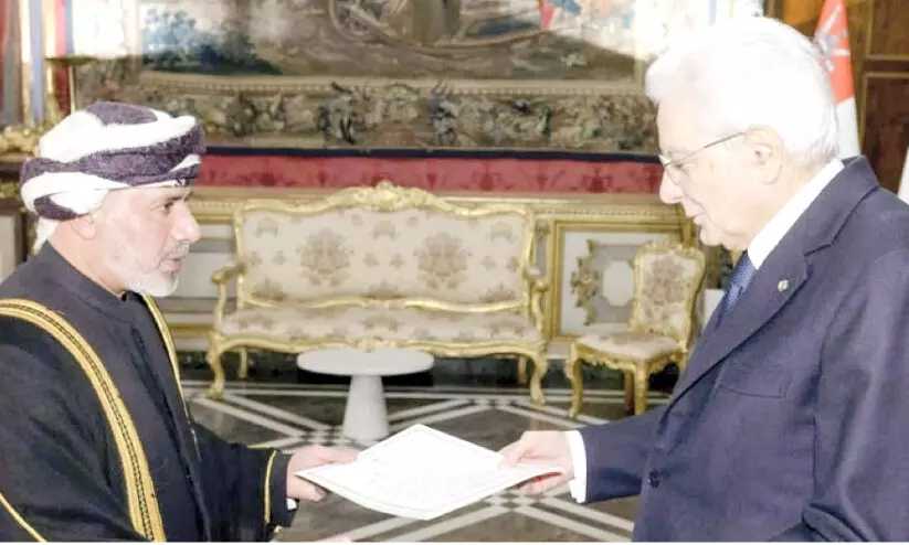 ഇ​റ്റ​ലി​യി​ലെ ഒ​മാ​ൻ അം​ബാ​സ​ഡ​ർ അം​ഗീ​കാ​ര​പ​ത്രം കൈ​മാ​റി