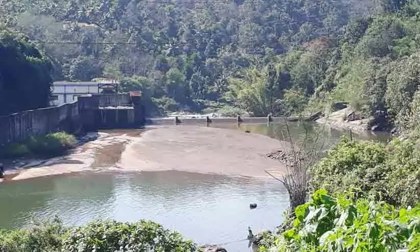 അണക്കെട്ടുകളിൽ മണൽ നിറഞ്ഞിട്ടും നീക്കാൻ സർക്കാർ നടപടിയില്ലെന്ന് ആക്ഷേപം അണക്കെട്ടുകളിൽ മണൽ നിറഞ്ഞിട്ടും നീക്കാൻ സർക്കാർ നടപടിയില്ലെന്ന് ആക്ഷേപം