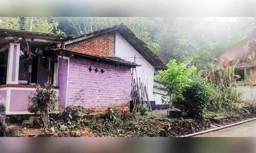 ദുരിതംപേറി ലക്ഷംവീട് കോളനികൾ