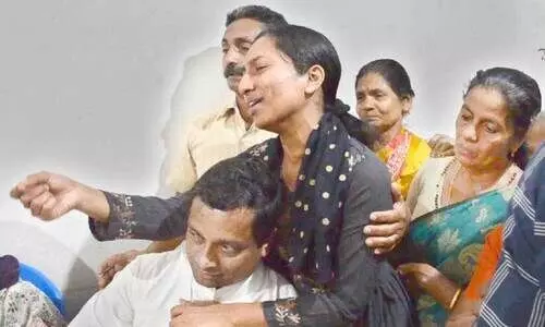 മന്ത്രിക്ക് മുന്നിൽ സങ്കടക്കെട്ടഴിച്ച് തോമസിന്റെ മകൾ