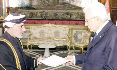 ഇ​റ്റ​ലി​യി​ലെ ഒ​മാ​ൻ അം​ബാ​സ​ഡ​ർ അം​ഗീ​കാ​ര​പ​ത്രം കൈ​മാ​റി