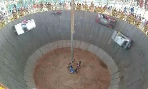 മരണക്കിണറിൽ വീണ് ബൈക്ക് അഭ്യാസിക്ക് പരിക്ക്