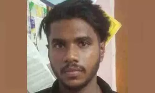 സ്കൂൾ വിദ്യാർഥിനിയുമായി കാറിൽ കറങ്ങിയ യുവാവ് പിടിയിൽ സ്കൂൾ വിദ്യാർഥിനിയുമായി കാറിൽ കറങ്ങിയ യുവാവ് പിടിയിൽ