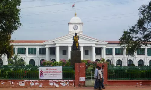 സെ​ക്ര​ട്ടേ​റി​യ​റ്റി​ലെ കോ​ൺ​ഗ്ര​സ് അ​നു​കൂ​ല സം​ഘ​ട​ന​ക്കു​ള്ളി​ൽ നേ​താ​ക്ക​ൾ  തമ്മിൽത്തല്ലി