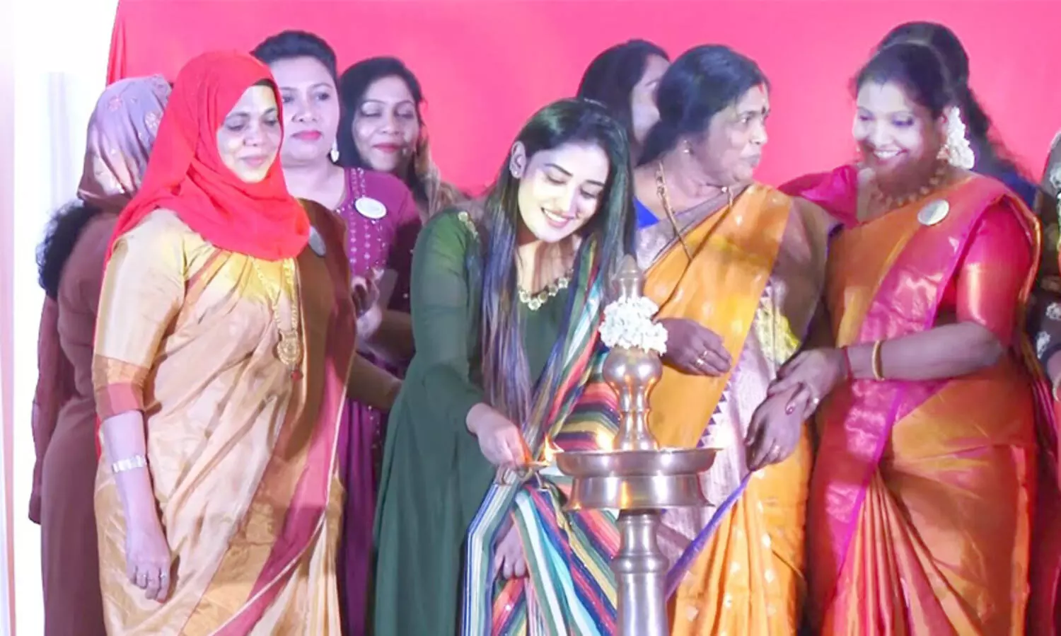 വ​നി​ത കൂ​ട്ടാ​യ്മ സ​ലാ​ല അ​ടു​ക്ക​ള ഉ​ദ്ഘാ​ട​നം ചെ​യ്തു