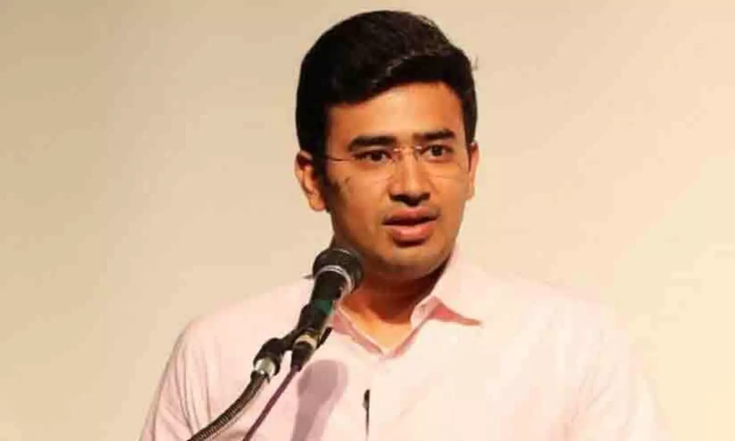 ബി.ജെ.പി എം.പി വിമാനത്തിന്റെ എമർജൻസി വാതിൽ തുറന്നു; വിമാനം രണ്ടു മണിക്കൂർ വൈകി