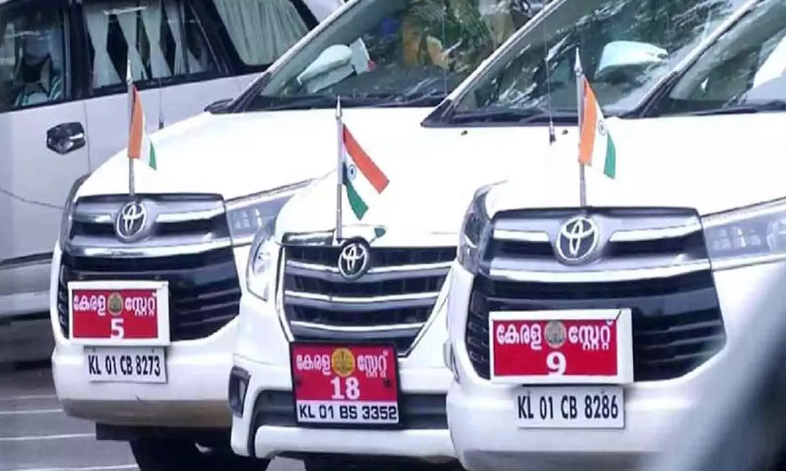 അങ്ങനെ എല്ലാവരും ബോർഡ് വെക്കേണ്ട; വാഹനങ്ങളിൽ ഔദ്യോഗിക ബോര്ഡ് വെക്കുന്നതിൽ നിയന്ത്രണം വരുന്നു അങ്ങനെ എല്ലാവരും ബോർഡ് വെക്കേണ്ട; വാഹനങ്ങളിൽ ഔദ്യോഗിക ബോര്ഡ് വെക്കുന്നതിൽ നിയന്ത്രണം വരുന്നു