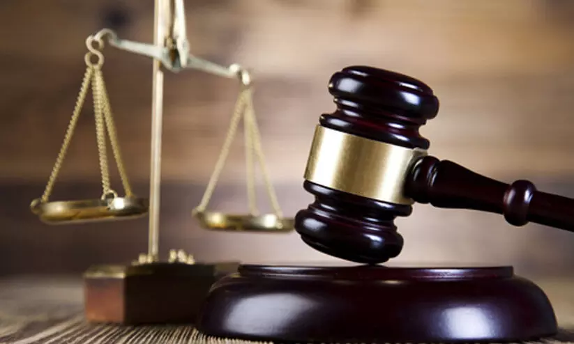 ഭാര്യയുടെ നഗ്ന ദൃശ്യങ്ങൾ പകർത്തി; ബ്രിട്ടീഷ് പൗരന് 5000 ദർഹം പിഴ ഭാര്യയുടെ നഗ്ന ദൃശ്യങ്ങൾ പകർത്തി; ബ്രിട്ടീഷ് പൗരന് 5000 ദർഹം പിഴ