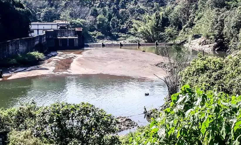 അണക്കെട്ടുകളിൽ മണൽ നിറയുന്നു; നീക്കാൻ നടപടിയില്ല