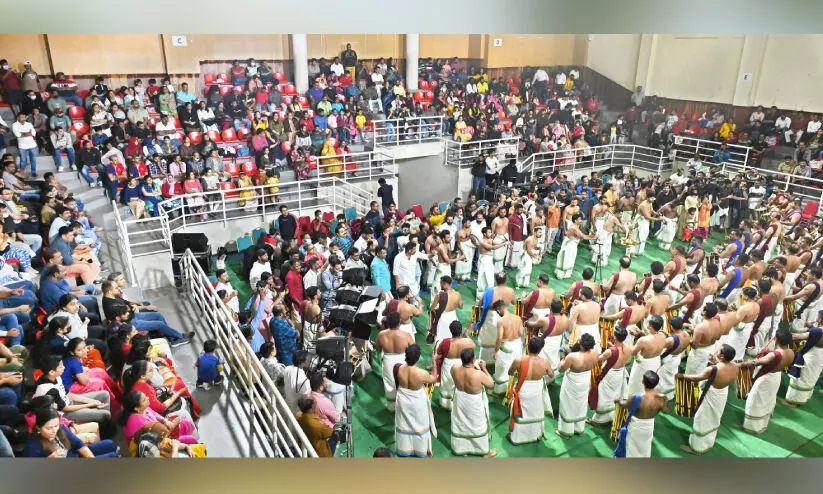 താ​ള​മേ​ള​ങ്ങ​ളു​മാ​യി പു​തു​വ​ത്സ​രാ​ഘോ​ഷം