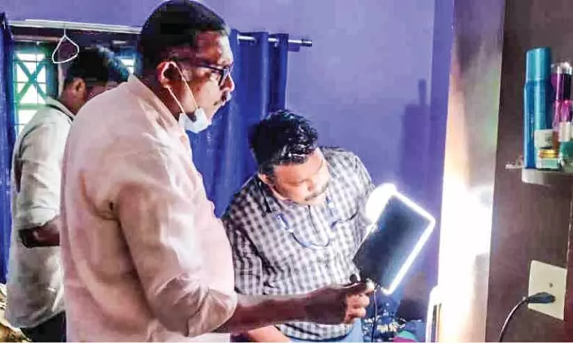 വീട് കുത്തിത്തുറന്ന് 16 പവൻ കവർന്നു