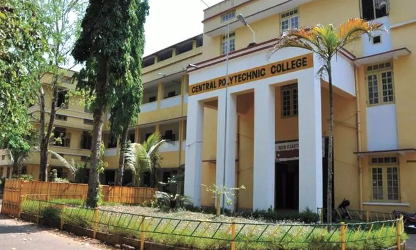 പോളിടെക്നിക് സെമസ്റ്റർ പരീക്ഷകൾ ഫെബ്രുവരിക്ക് മുമ്പ് പൂർത്തിയാക്കണം -മനുഷ്യാവകാശ കമീഷൻ പോളിടെക്നിക് സെമസ്റ്റർ പരീക്ഷകൾ ഫെബ്രുവരിക്ക് മുമ്പ് പൂർത്തിയാക്കണം -മനുഷ്യാവകാശ കമീഷൻ