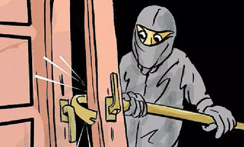 ഹോണ്ട ഷോറൂം കുത്തിപ്പൊളിച്ച് സ്കൂട്ടർ കവർന്നു