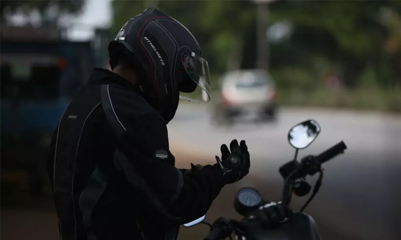 ലൈസന്സ് ഇല്ലാത്ത ഇരുചക്ര വാഹനങ്ങള്ക്ക് മുന്നറിയിപ്പ് ലൈസന്സ് ഇല്ലാത്ത ഇരുചക്ര വാഹനങ്ങള്ക്ക് മുന്നറിയിപ്പ്