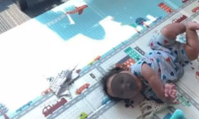 കൈക്കുഞ്ഞിനെ ഓഫിസിൽ കിടത്തി ജോലി ചെയ്യുന്ന സി.ഇ.ഒ അമ്മ; കൈയടിച്ച് നെറ്റിസൺസ് കൈക്കുഞ്ഞിനെ ഓഫിസിൽ കിടത്തി ജോലി ചെയ്യുന്ന സി.ഇ.ഒ അമ്മ; കൈയടിച്ച് നെറ്റിസൺസ്