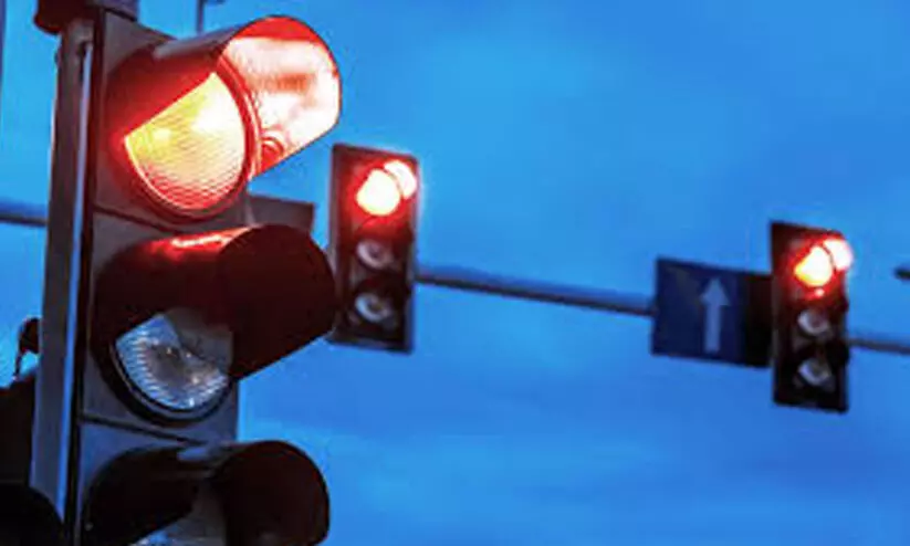 ലഹരിയിൽ റെഡ് സിഗ്നൽ മുറിച്ചുകടന്ന 25കാരന് തടവും പിഴയും ലഹരിയിൽ റെഡ് സിഗ്നൽ മുറിച്ചുകടന്ന 25കാരന് തടവും പിഴയും