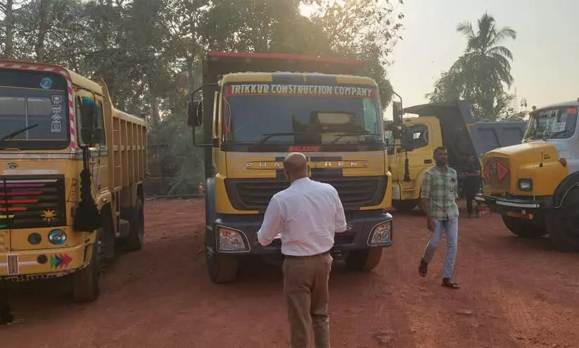 അമിത ഭാരം കയറ്റിയ 240 വാഹനങ്ങൾ  പിടിച്ചെടുത്തു, പിഴ 70 ലക്ഷം, ഉദ്യോഗസ്ഥർക്ക് കോഴ ഗൂഗിൽ പേയിൽ