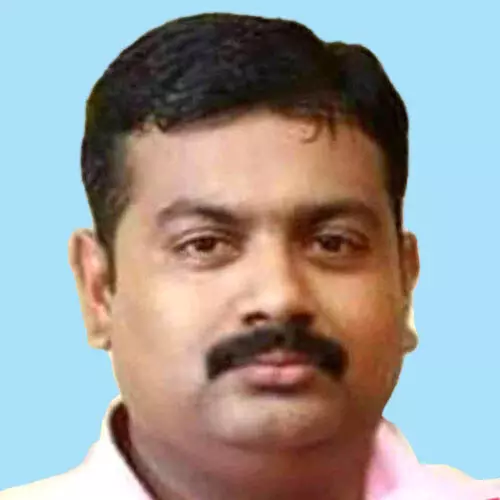 നി​ർ​ത്തി​യി​ട്ട ക​ണ്ടെ​യ്‌​ന​ര്‍ ലോ​റി​ക്ക് പി​റ​കി​ല്‍ മി​നി വാ​നി​ടി​ച്ച് ഡ്രൈ​വ​ര്‍ മ​രി​ച്ചു