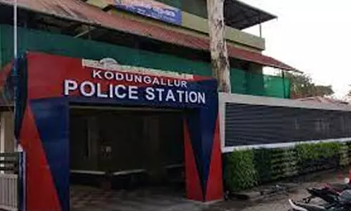 ബാറിൽനിന്ന് പിടിയിലായ ബി.ജെ.പി പ്രവർത്തകർ പൊലീസ് സ്റ്റേഷനിൽ ആക്രമണം അഴിച്ചുവിട്ടു; എസ്.ഐക്ക് പരിക്ക്, ജനൽച്ചില്ലുകൾ തകർത്തു ബാറിൽനിന്ന് പിടിയിലായ ബി.ജെ.പി പ്രവർത്തകർ പൊലീസ് സ്റ്റേഷനിൽ ആക്രമണം അഴിച്ചുവിട്ടു; എസ്.ഐക്ക് പരിക്ക്, ജനൽച്ചില്ലുകൾ തകർത്തു