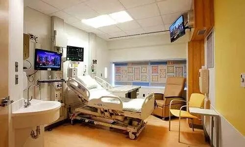 അനസ്തേഷ്യ വർക്സ്റ്റേഷൻ തകരാർ; കണ്ണൂർ ജില്ല ആശുപത്രിയിൽ ശസ്ത്രക്രിയ മുടങ്ങിയിട്ട് മാസങ്ങൾ അനസ്തേഷ്യ വർക്സ്റ്റേഷൻ തകരാർ; കണ്ണൂർ ജില്ല ആശുപത്രിയിൽ ശസ്ത്രക്രിയ മുടങ്ങിയിട്ട് മാസങ്ങൾ