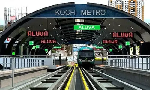 കൊച്ചി മെ​ട്രോയിൽ വാഹന പാർക്കിങ് ഫീസ് കുത്തനെ കൂട്ടി; 500 ശതമാനം വരെ വർധനവ്
