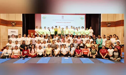 എം​ബ​സി​യി​ല്‍ വ​നി​ത​ക​ൾ​ക്ക് യോ​ഗ​പ​രി​ശീ​ല​നം