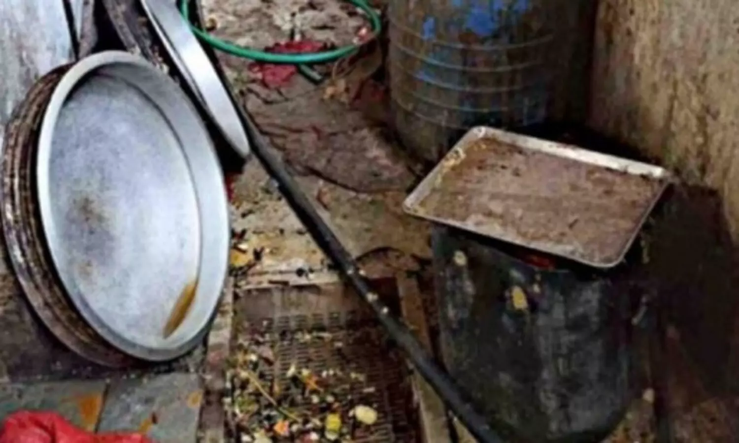 വൃത്തിഹീനം: കോഫി ഹൗസിന്റെ ലൈസന്‍സ് സസ്‌‌പെന്‍ഡ് ചെയ്‌തു; ഭക്ഷ്യ സുരക്ഷാ ഉദ്യോഗസ്ഥരെ സ്ഥലംമാറ്റി