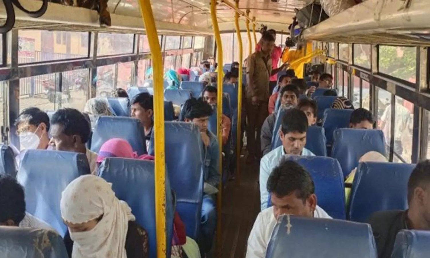 ക്രിസ്ത്യൻ പുരോഹിതനെയും സ്കൂൾ ജീവനക്കാരെയും ട്രെയിനിൽ ഹിന്ദുത്വ സംഘം മർദിച്ചു