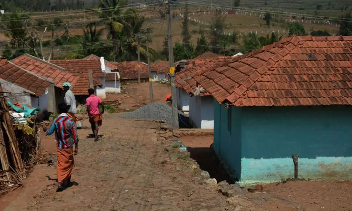 ഉ​ഷാ​കു​മാ​രി​ക്ക​​​ും ശാ​ന്ത​കു​മാ​രി​ക്ക​ും 100 കോ​ടി വി​ല​യു​ള്ള ഭൂ​മി ആ​ര്​ തി​രി​ച്ചു​ന​ൽ​കും?