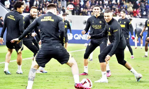 ആവേശമായി പി.എസ്.ജി, ആരവങ്ങളോടെ ആരാധകർ ആവേശമായി പി.എസ്.ജി, ആരവങ്ങളോടെ ആരാധകർ