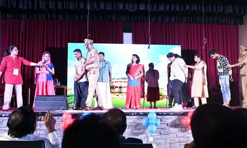 ‘സ്​​നേ​ഹ​പ്പെ​രു​മ’ നാ​ട​കം